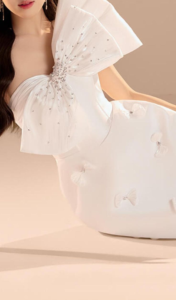 Hermosos vestidos de fiesta de satén blanco de corte A con un solo hombro para octavo grado, vestido de verano para escuela secundaria, atuendos para fiesta de bienvenida DH803