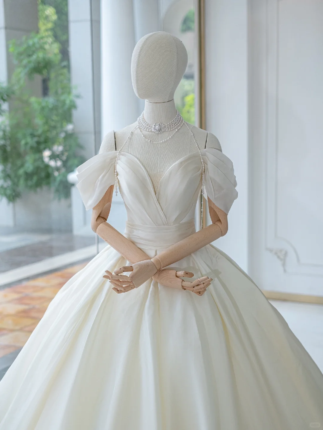 Timeless Bridal Gown Ball Gown Off The Shoulder Satin Long White Wedding Dresses Elegant Bridal Gowns DH879