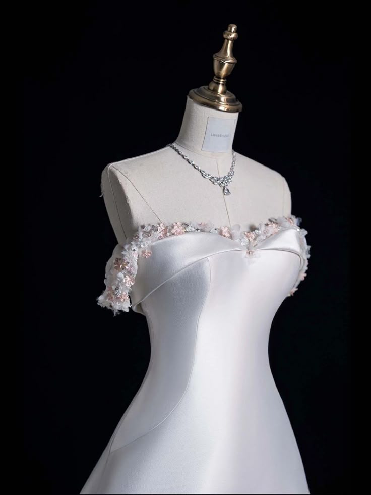 Vestido de novia atemporal, corte corazón, flores artesanales, satén blanco, elegante, DH913