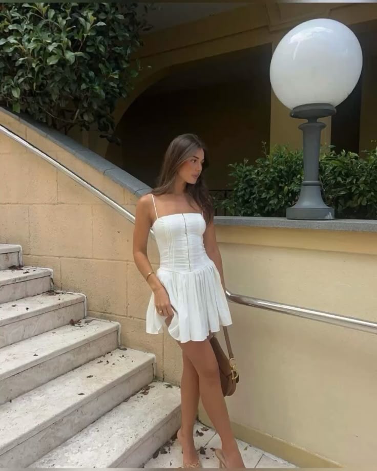 Vestido corto blanco sexy de verano con tirantes finos y corte en A para cumpleaños, vestido Hoco, atuendo de cumpleaños, minivestidos de fiesta para 16.º cumpleaños DP1271