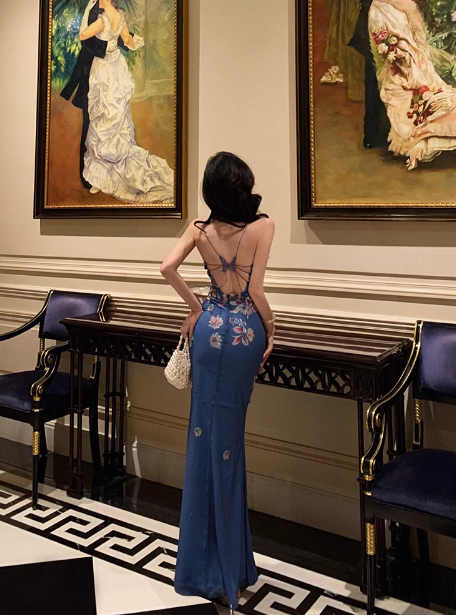 Elegante vestido de sirena azul floral sin mangas para cumpleaños número 21. Ideas de vestidos de cumpleaños para mujeres DP1287