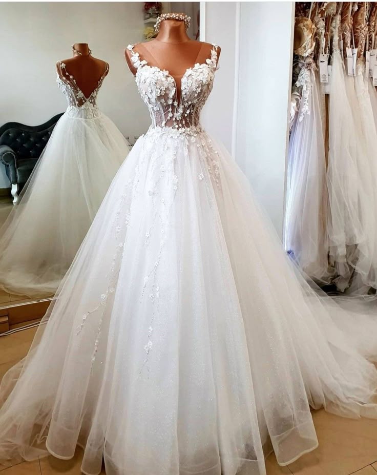Vestido de novia clásico con tirantes finos y encaje floral, blanco, minimalista, DP1377