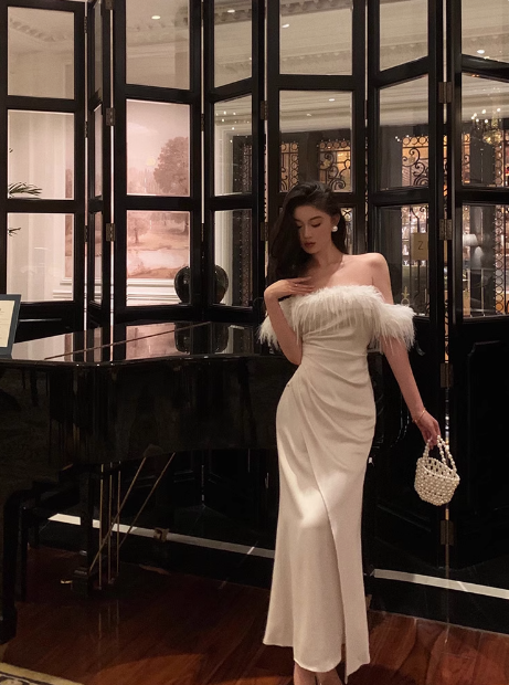 Elegante vestido de sirena con hombros descubiertos de satén blanco para cumpleaños número 21. Ideas de vestidos de cumpleaños para mujeres (DP1447)