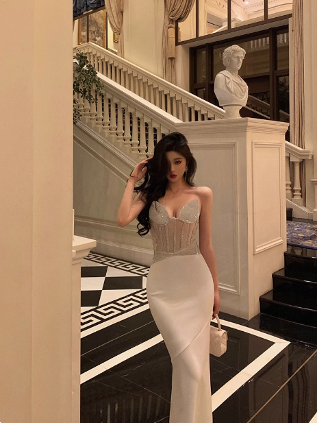 Vestido de fiesta de sirena sexy con escote corazón y cuentas blancas de satén para 21 cumpleaños, atuendos de cumpleaños, ideas para vestidos de cumpleaños para mujeres DP1467
