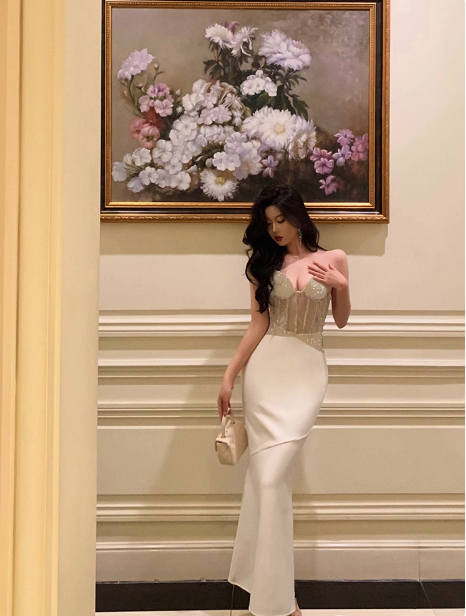 Vestido de fiesta de sirena sexy con escote corazón y cuentas blancas de satén para 21 cumpleaños, atuendos de cumpleaños, ideas para vestidos de cumpleaños para mujeres DP1467
