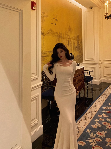 Vestido de fiesta de sirena sexy de satén blanco con mangas largas para 21 cumpleaños. Ideas de vestidos de cumpleaños para mujeres (DP1474).