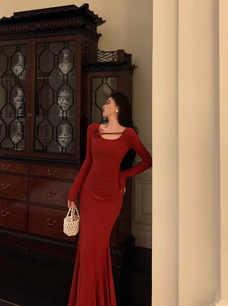 Vestido de fiesta de sirena sexy de satén rojo con mangas largas para 21 cumpleaños. Ideas de vestidos de cumpleaños para mujeres (DP1475).