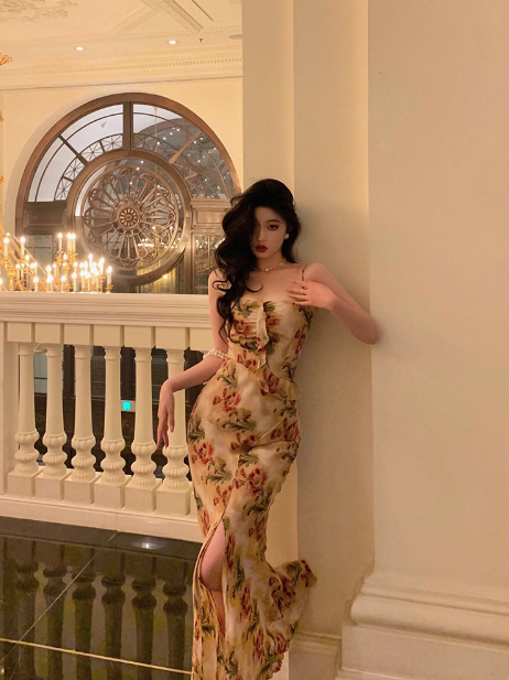 Vestido largo elegante de sirena con tirantes finos y estampado floral para celebrar el 23.º cumpleaños. Ideas para vestidos de cumpleaños para mujeres (DP1479).