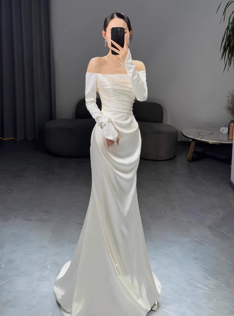 Vestido de novia romántico de corte sirena con hombros descubiertos y satén, estilo minimalista, DP1646