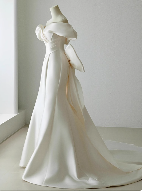 Vestido de novia etéreo, de satén, con hombros descubiertos, DP1661