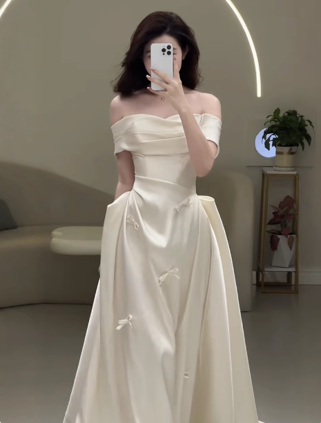 Vestido de novia etéreo de satén con hombros descubiertos, corte A, DP1669
