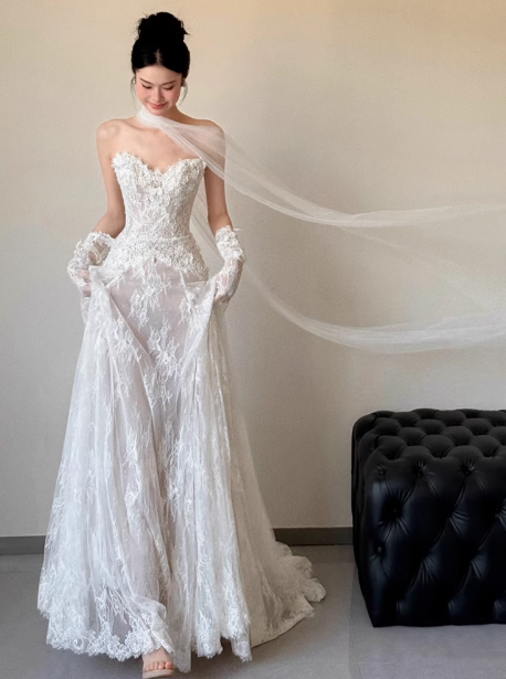 Vestido de novia clásico, corte A, escote corazón, encaje, blanco, minimalista, DP1801