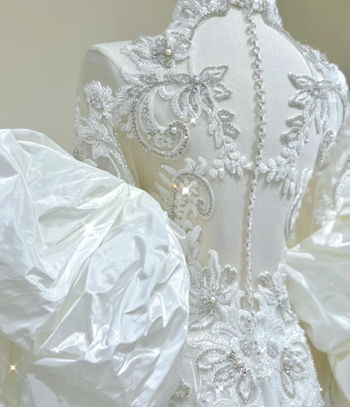 Vestido de novia de lujo con escote sirena, mangas largas y encaje blanco, DP437