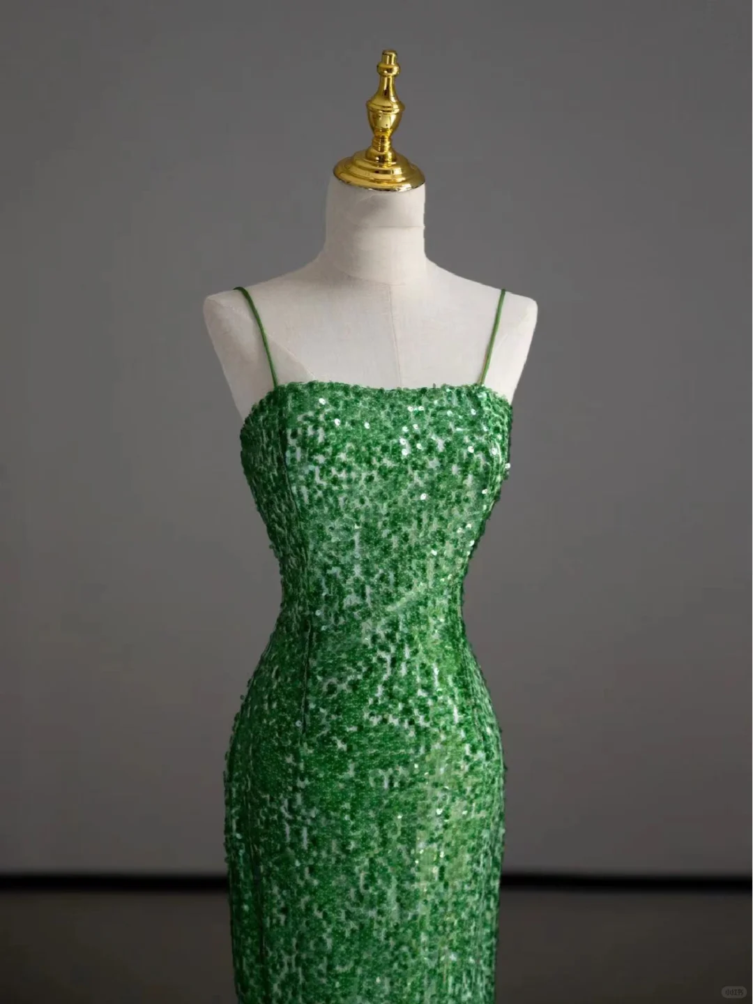 Hermoso vestido de fiesta largo con tirantes finos, verde, sin mangas, con lentejuelas, DP504