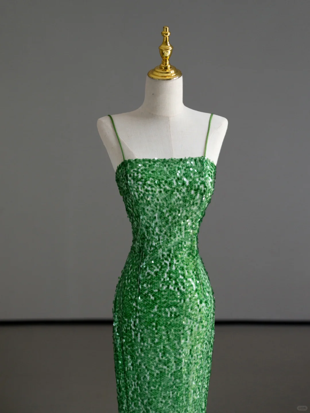 Hermoso vestido de fiesta largo con tirantes finos, verde, sin mangas, con lentejuelas, DP504