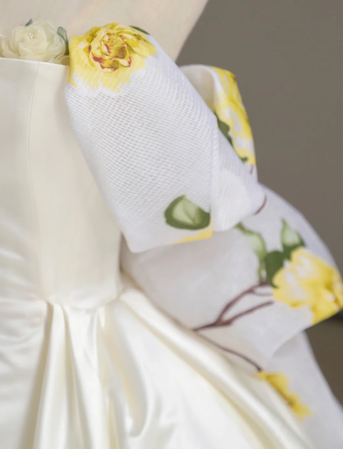Vestido de novia largo de satén con hombros descubiertos y flores de ensueño, vestido de novia de verano DP518