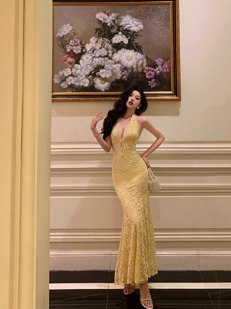 Elegante vestido de fiesta de cumpleaños número 21 con escote en V, sin mangas, de encaje amarillo, ideal para mujeres (DP548)