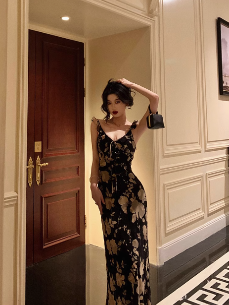 Vestido elegante de sirena con tirantes finos, negro, floral, sin mangas, para fiesta de 18 cumpleaños, atuendos de cumpleaños, ideas para vestidos de cumpleaños para mujeres DP570