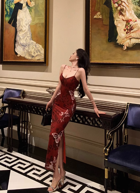 Vestido elegante de sirena con tirantes finos color burdeos para fiesta de 18 cumpleaños. Ideas de vestidos de cumpleaños para mujeres (DP575).