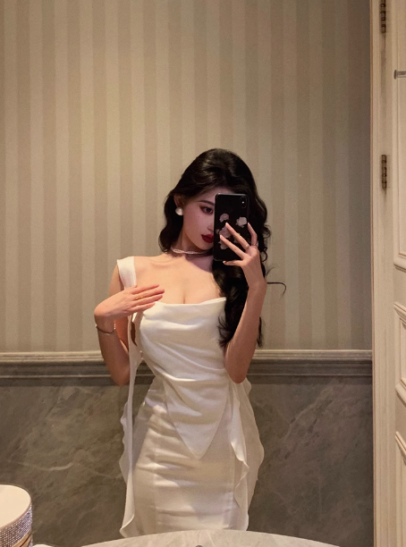 Vestido largo de sirena blanco con cuello cuadrado y elegante para fiesta de 18 cumpleaños, atuendos para 21 cumpleaños, ideas de vestidos de cumpleaños para mujeres DP605