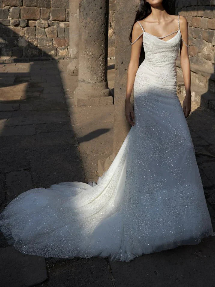 Vestido de novia elegante de sirena blanca con lentejuelas, pliegues largos y espalda descubierta DP621