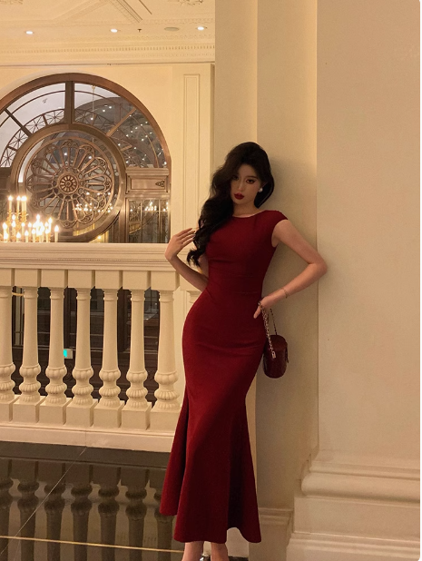 Elegante vestido de sirena burdeos para fiesta de 18 cumpleaños. Ideas de vestidos de cumpleaños para mujeres DP606