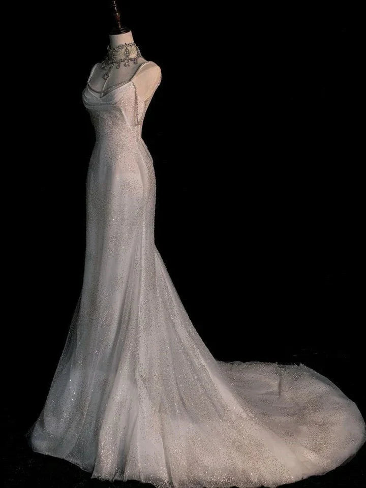 Vestido de novia elegante de sirena blanca con lentejuelas, pliegues largos y espalda descubierta DP621