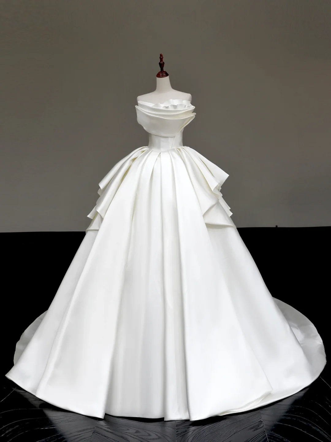 Vestido de novia único, sin tirantes, de satén blanco, DP641