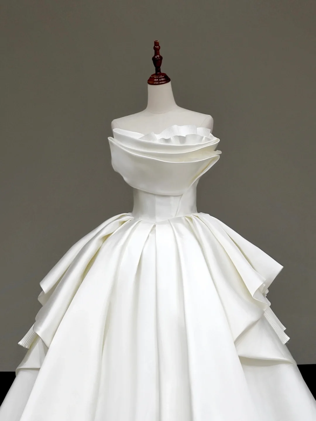 Vestido de novia único, sin tirantes, de satén blanco, DP641