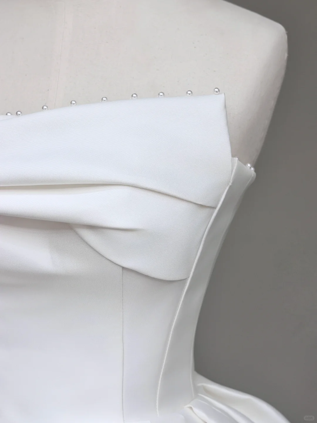 Vestido de novia único, corte A, sin tirantes, de satén color marfil, estilo minimalista, DP691