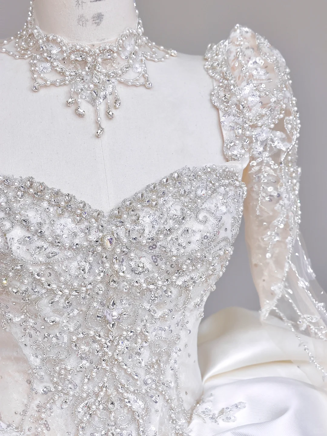 Vestido de novia único, corte corazón, mangas largas, lentejuelas blancas, DP714