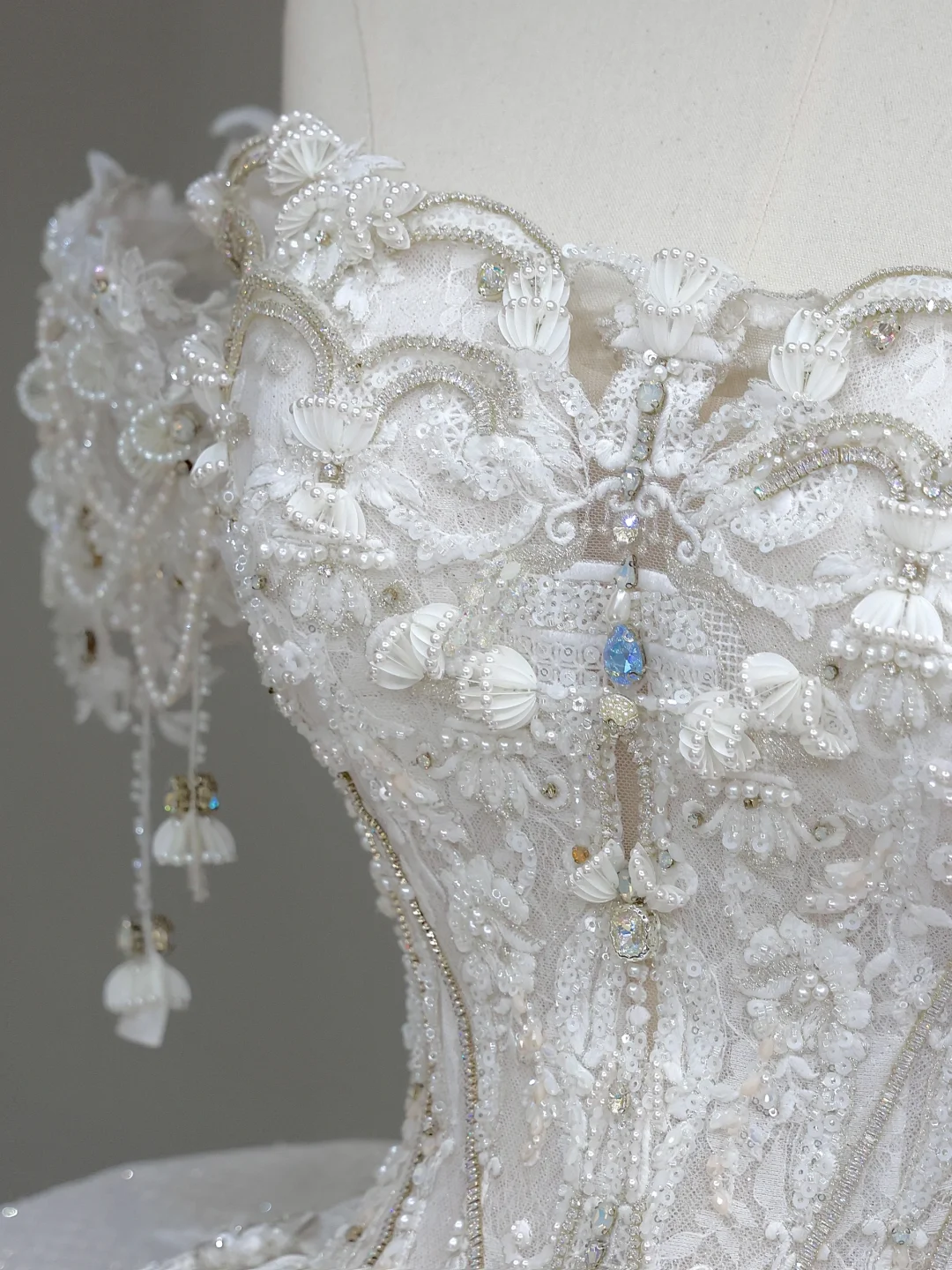Vestido de novia princesa, sin tirantes, con lentejuelas blancas y cuentas, DP883