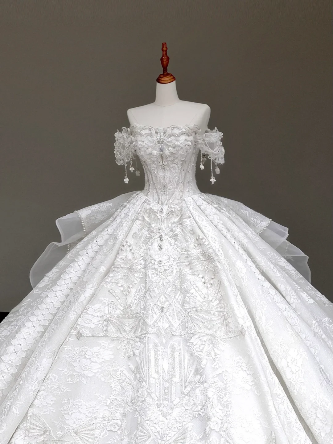 Vestido de novia princesa, sin tirantes, con lentejuelas blancas y cuentas, DP883