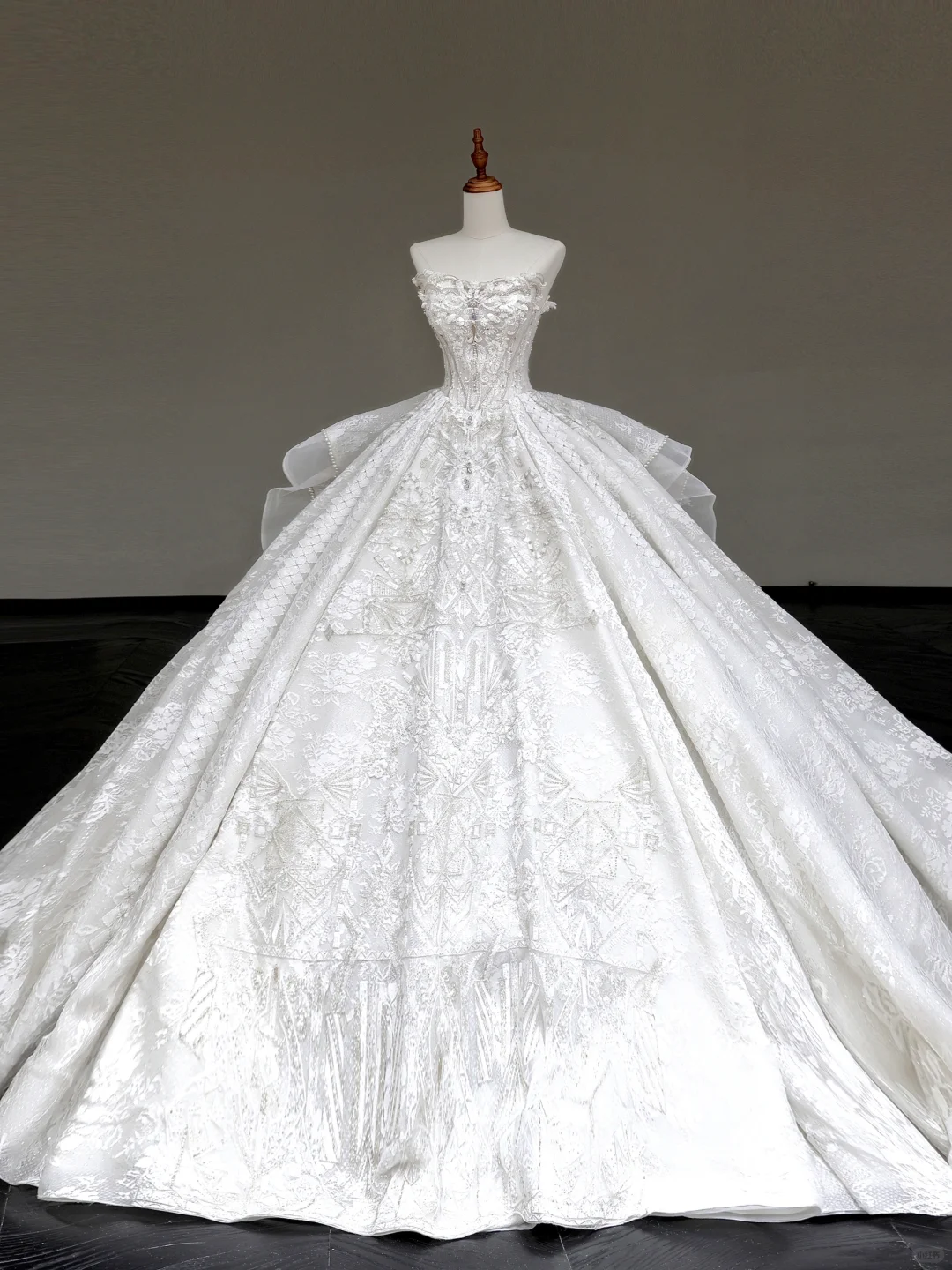 Vestido de novia princesa, sin tirantes, con lentejuelas blancas y cuentas, DP885