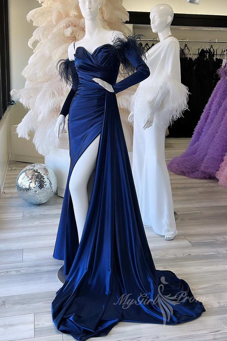 Red Sweetheart Slit Satin Long Prom Dresses with Detachable Feathers Sleeves GP483