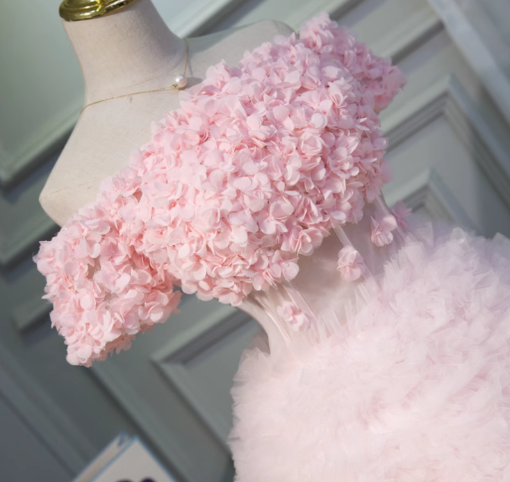 Vestido de fiesta corto de tul rosa con corte en A y hombros descubiertos, vestido de dama de honor rosa ED01109