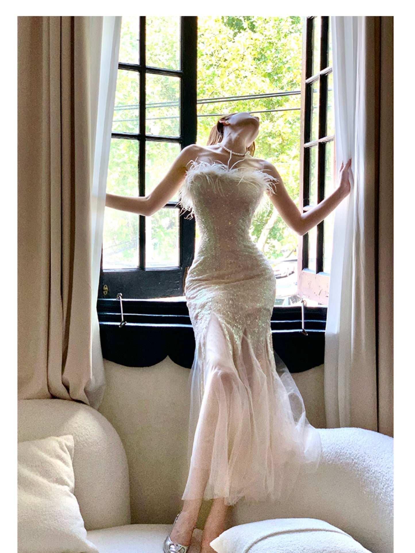 Vestido de fiesta de sirena sin tirantes con plumas ED01118