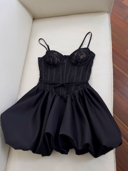 Vestido de fiesta corto de satén con encaje y escote corazón, corte en A, color negro, para regreso a casa, ED01153