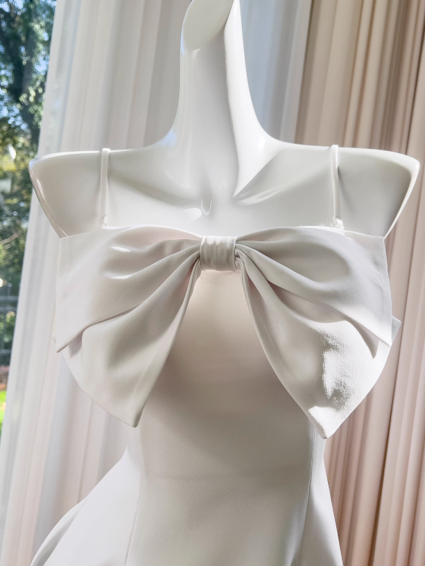 Vestido corto con tirantes y lazo 3D ED01167