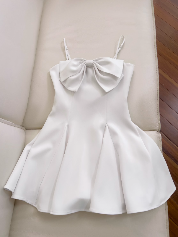 Vestido corto con tirantes y lazo 3D ED01167