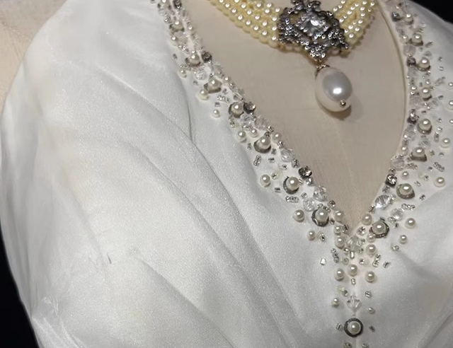 Vestidos de fiesta largos de satén con cuello halter y cuentas, corte sirena blanco, vestidos de novia blancos ED01182