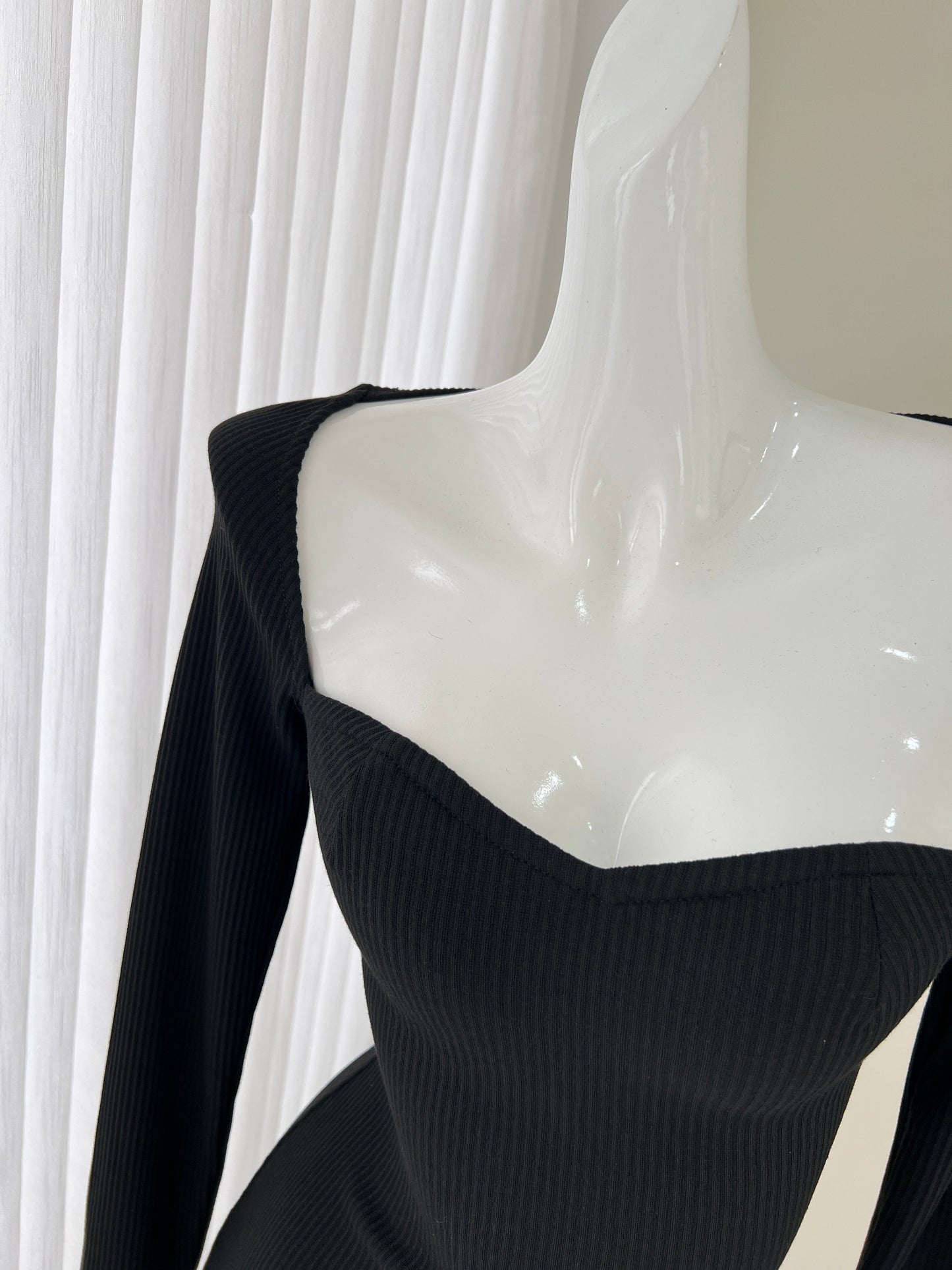Elegante vestido negro de manga larga, vestido de cumpleaños ED01184