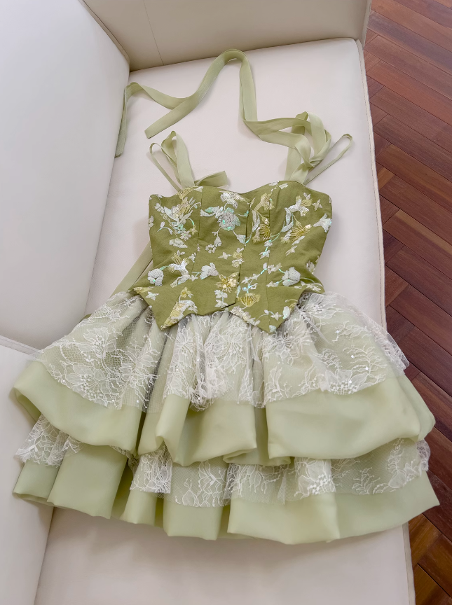 Vestido de fiesta corto verde oliva con encaje, lentejuelas y corte en A, ED01198