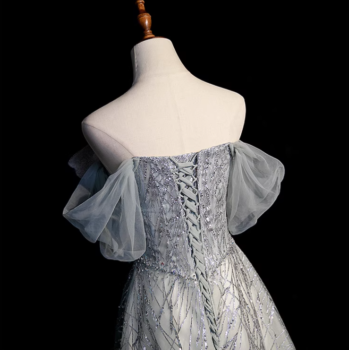Vestido de fiesta largo de tul con lentejuelas, corte A, color gris plateado, con hombros descubiertos, ED01473