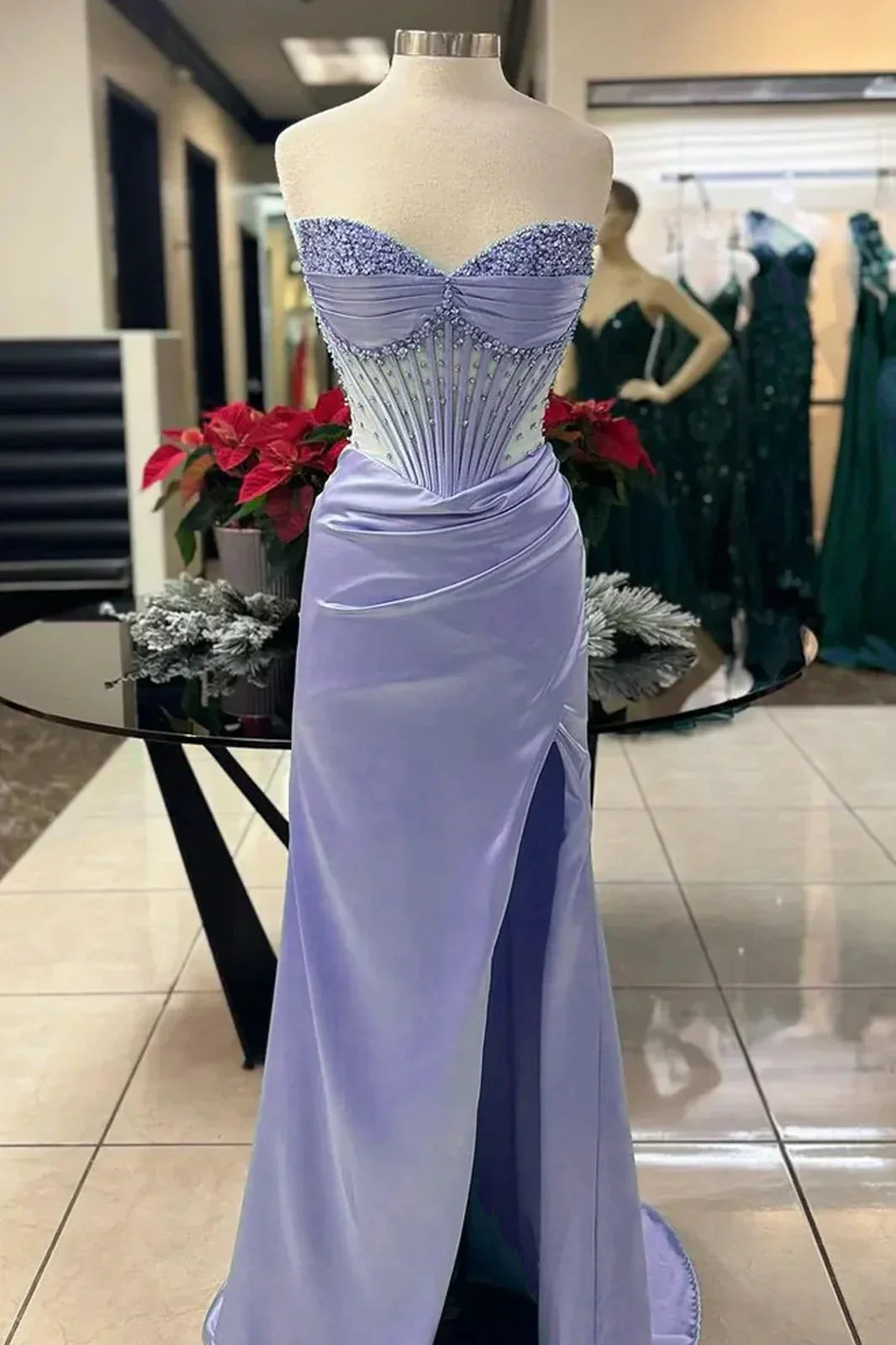 Vestido formal largo de satén con tirantes finos y corte sirena elegante con cuentas ED01569