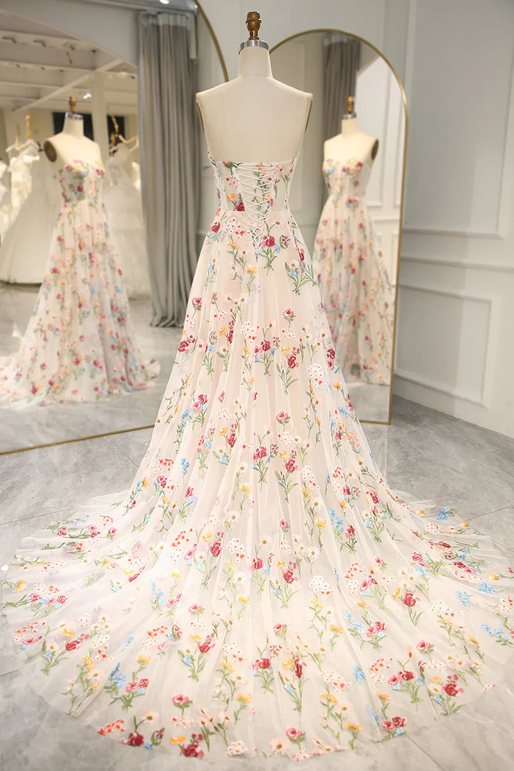 Vestido de fiesta y de novia con flores, corte A, sin tirantes, para 16 años, con apliques bordados y tul, ideal para cumpleaños y graduación (ED01914)