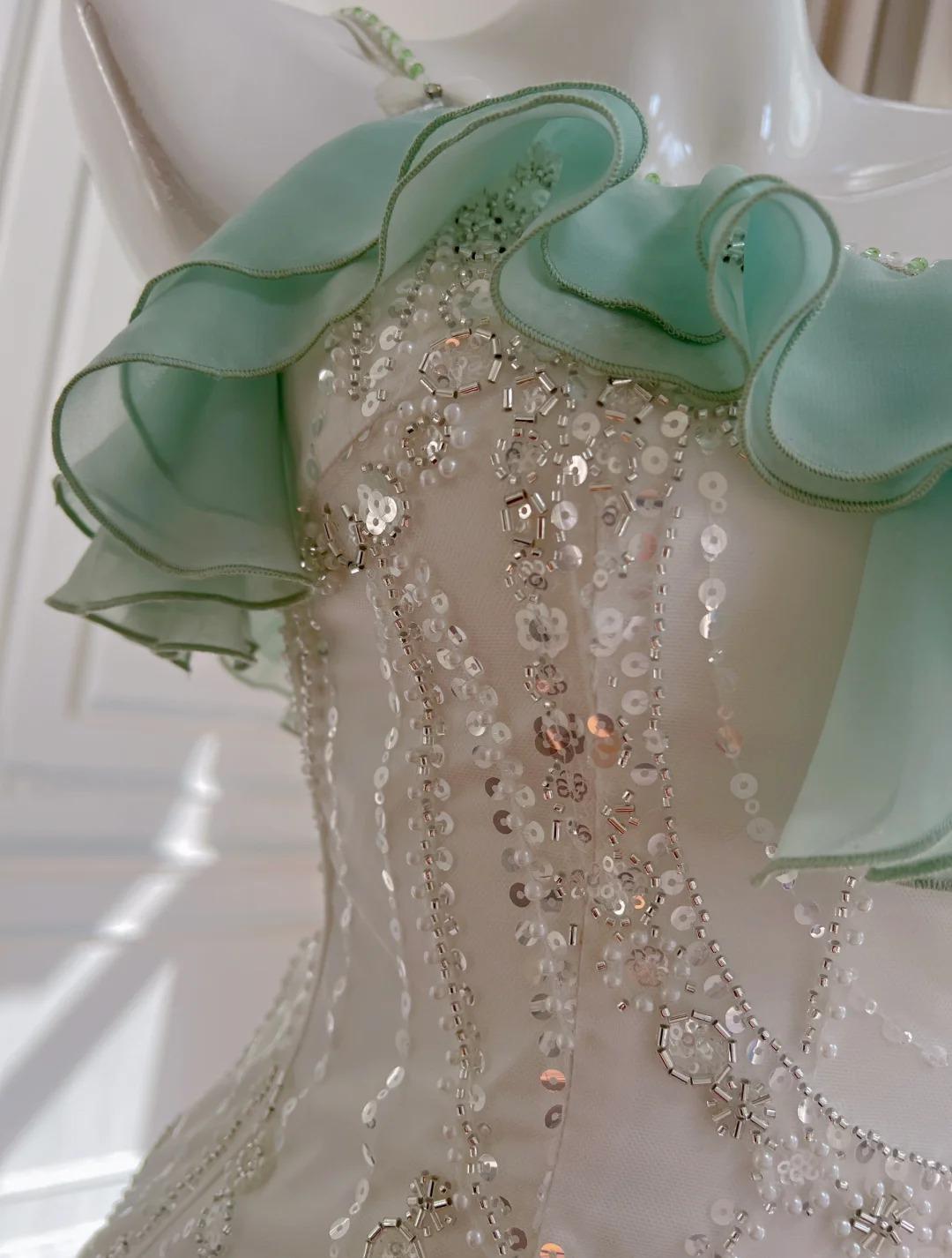 Vestido de fiesta de gasa con volantes y tirantes finos en color verde menta de cuento de hadas, con lentejuelas y cuentas brillantes, sin espalda, ED02006