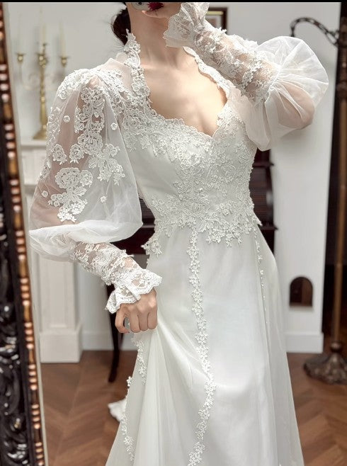 Elegante vestido de novia vintage de tul con escote en V, manga larga y apliques bordados ED02206