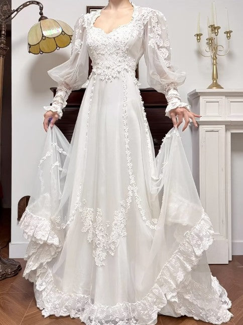 Elegante vestido de novia vintage de tul con escote en V, manga larga y apliques bordados ED02206