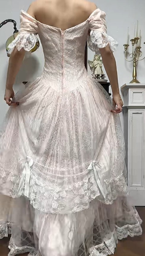 Vestido de novia vintage de gasa con encaje y corte princesa, corte A, hombros descubiertos, color champán, ED02208
